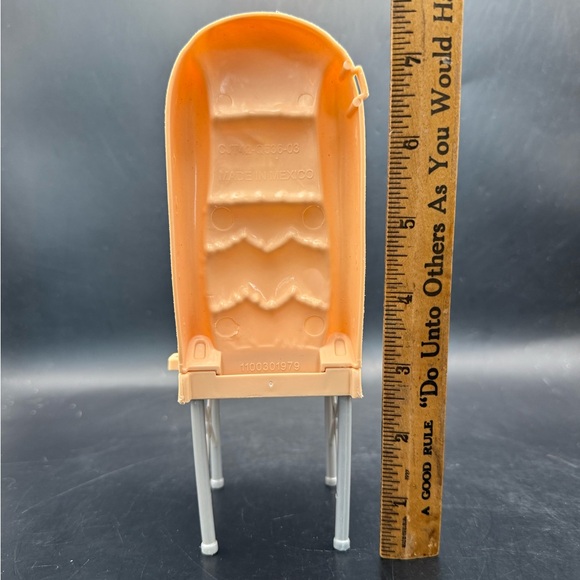 Mattel 2015 Barbie Doll Pop-Up Camper RV Replacement Tan Chair And White Table - Picture 6 of 12